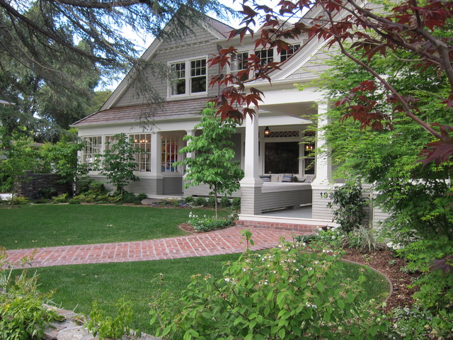 Traditional Shingle Style clasico-porche
