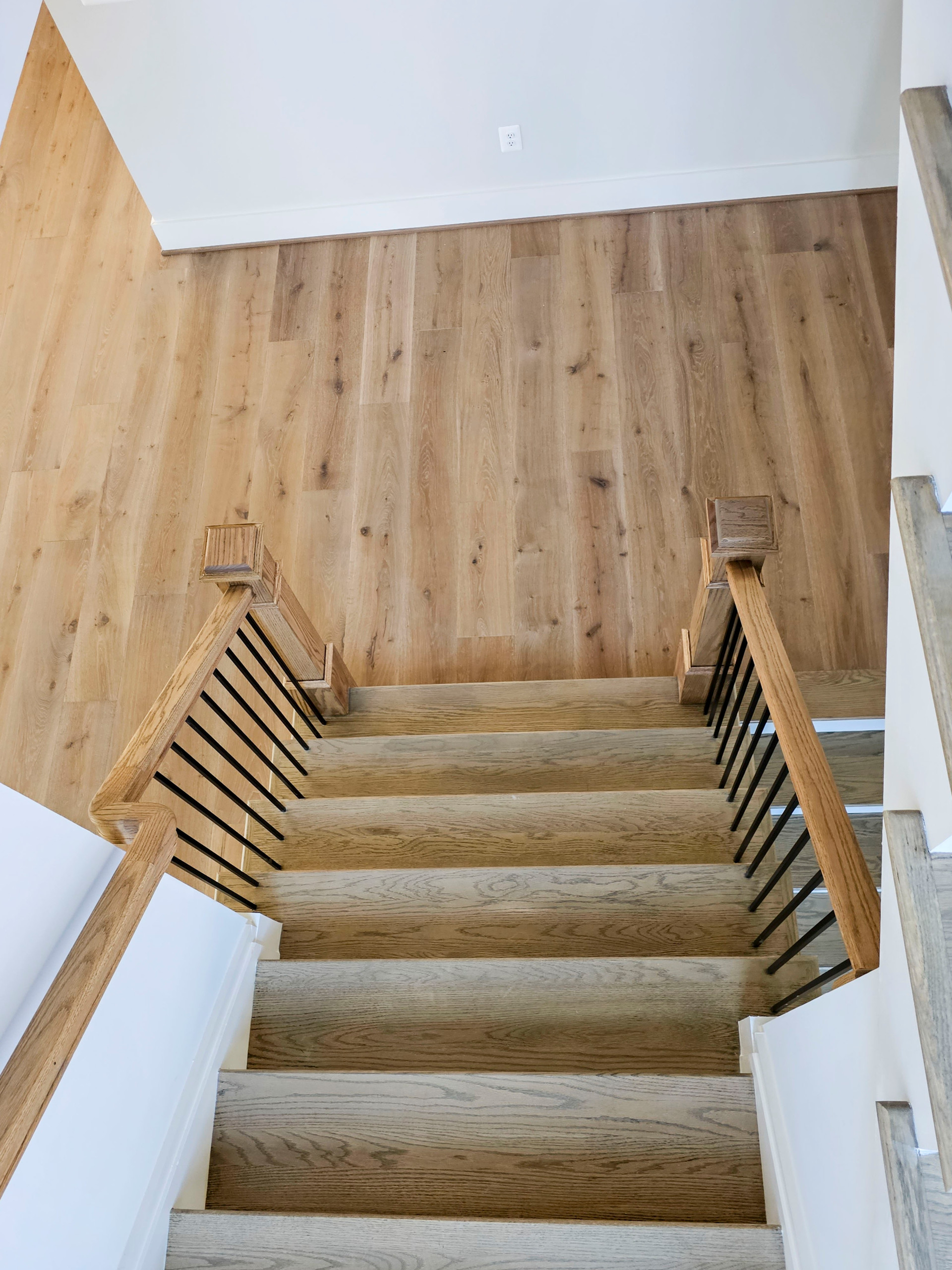 105_Modern and Bold U-Shaped Staircase, Vienna VA 22180
