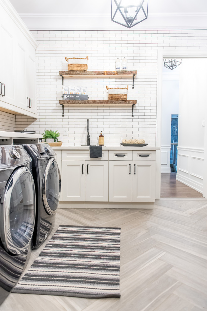 Inspiration for a transitional home design remodel in Toronto
