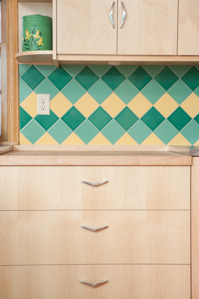 Inspiration for a small midcentury u-shaped kitchen pantry in Minneapolis with flat-panel cabinets, light wood cabinets, laminate benchtops, green splashback, ceramic splashback, stainless steel appliances, linoleum floors and no island.