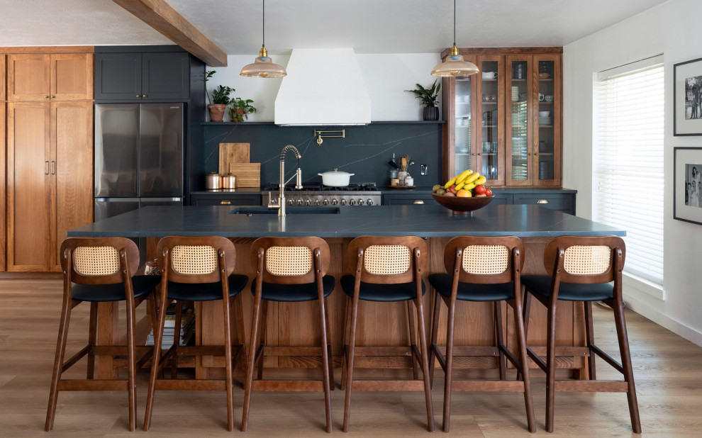 Transitional kitchen photo in Dallas