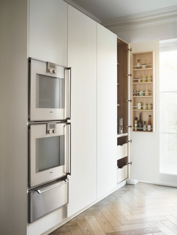 Photo of a contemporary kitchen in London.