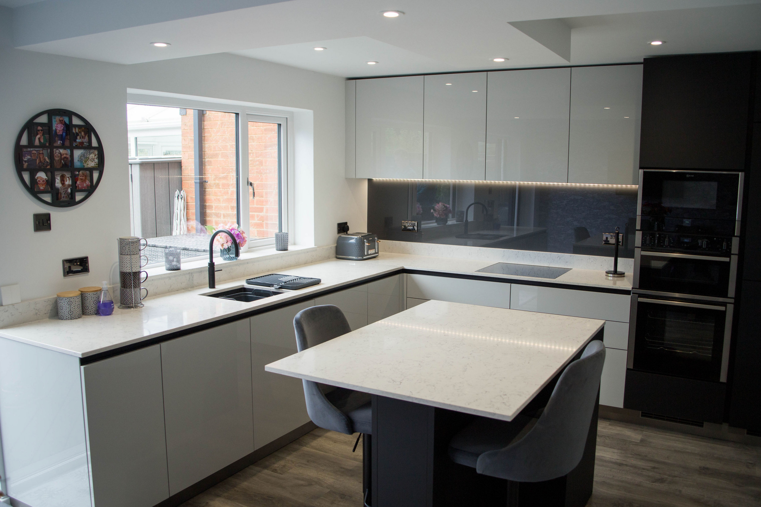 Ultra Matte Carbon and High Gloss Mist Handleless Kitchen