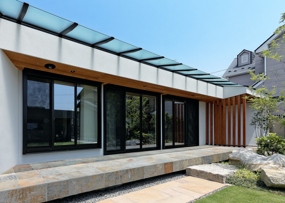 Design ideas for a contemporary exterior in Nagoya.