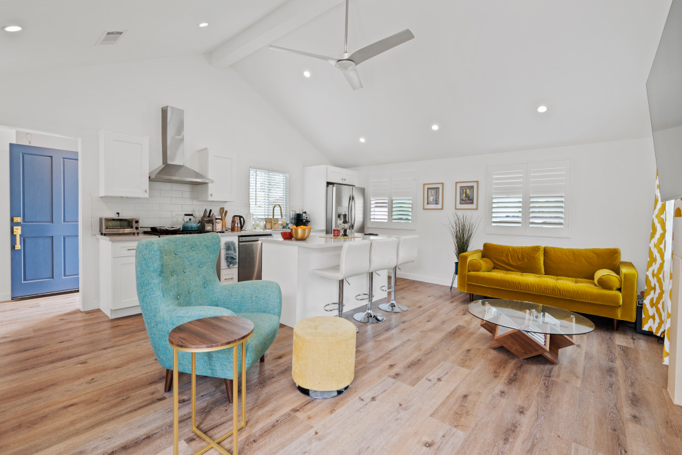 Example of a transitional shed design in Los Angeles