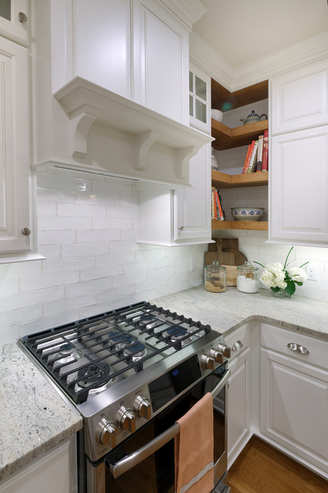 Kitchen - transitional kitchen idea