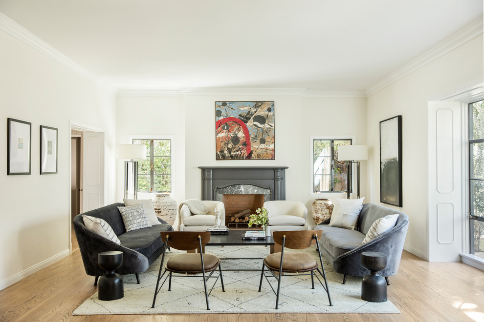 Design ideas for a transitional living room in Los Angeles.