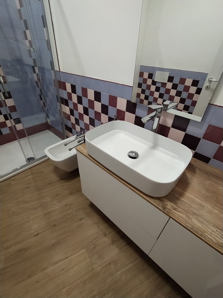 Medium sized traditional cloakroom in Rome with flat-panel cabinets, white cabinets, a two-piece toilet, multi-coloured tiles, porcelain tiles, white walls, wood-effect flooring, a vessel sink, wooden worktops, brown floors, brown worktops and a floating vanity unit.
