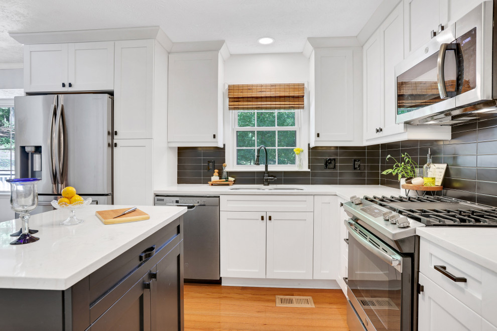 Transitional kitchen photo in Atlanta
