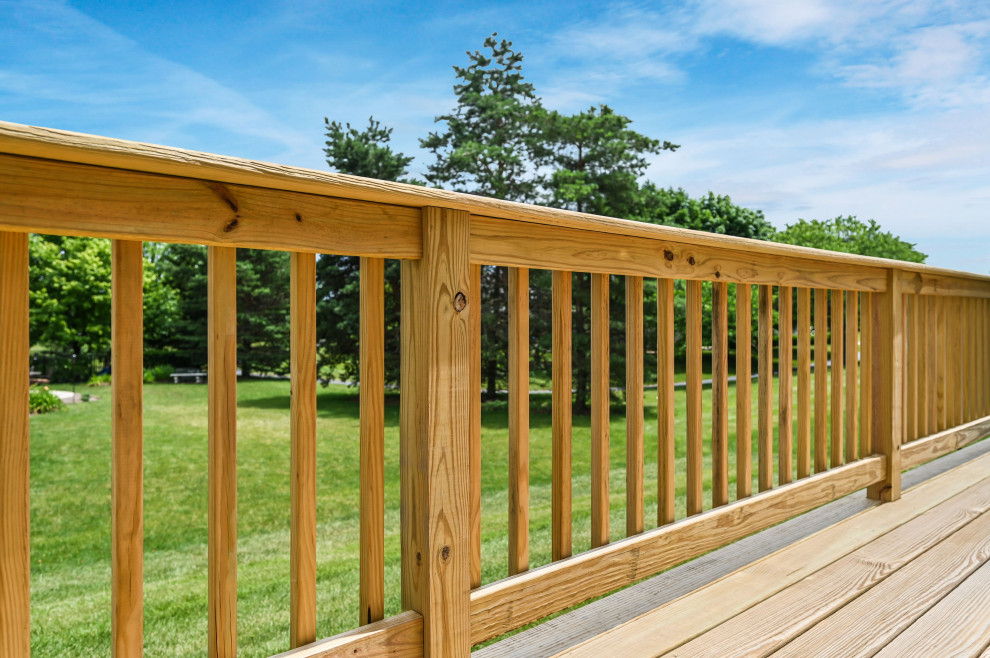 Inspiration for a backyard wood railing deck remodel in Chicago