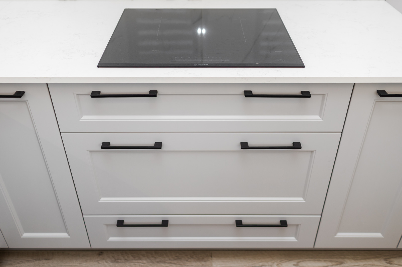 Кухня в стиле современная классика у моря