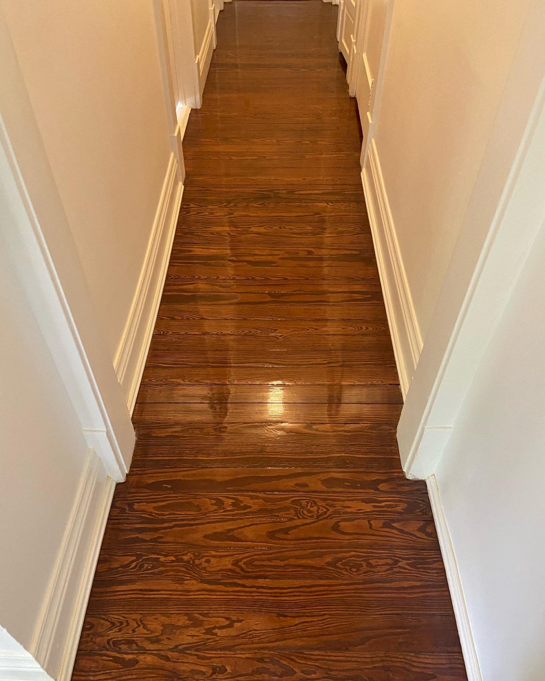 Red Oak - Hallway