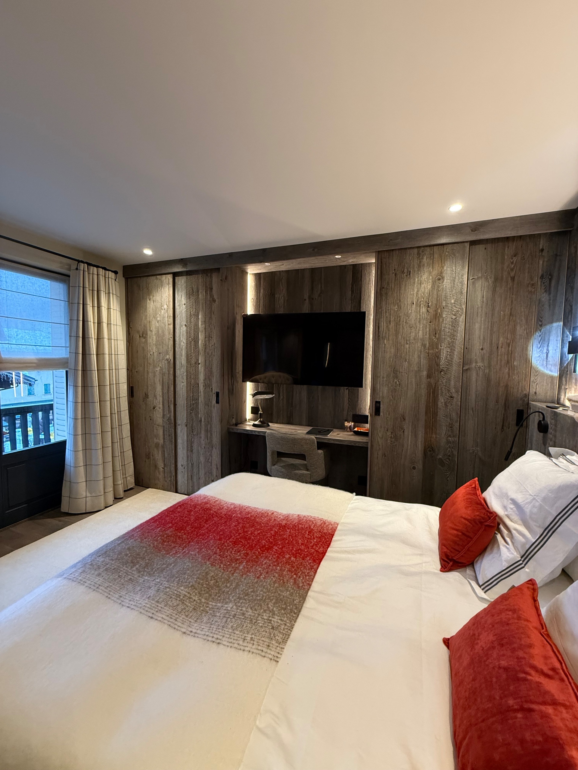 AGENCEMENT DRESSING EN VIEUX BOIS GRIS