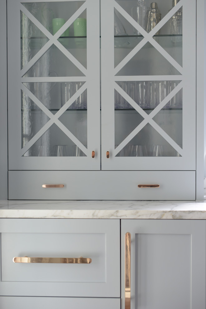 Example of a transitional home design design in Houston