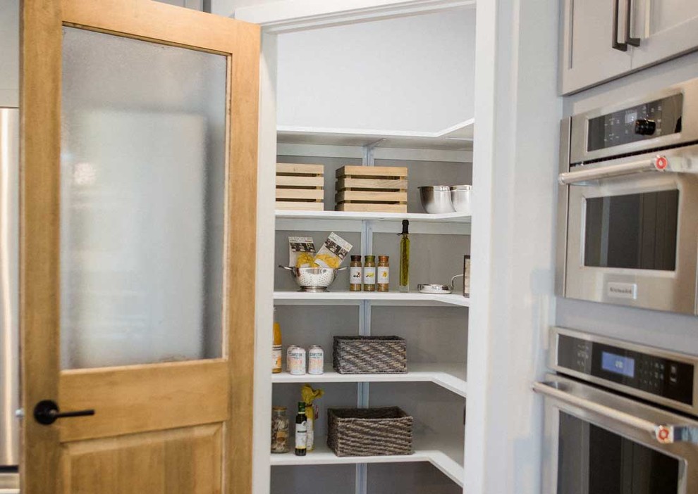Kitchen - mid-sized transitional kitchen idea with a farmhouse sink, granite countertops, gray backsplash, stainless steel appliances and an island