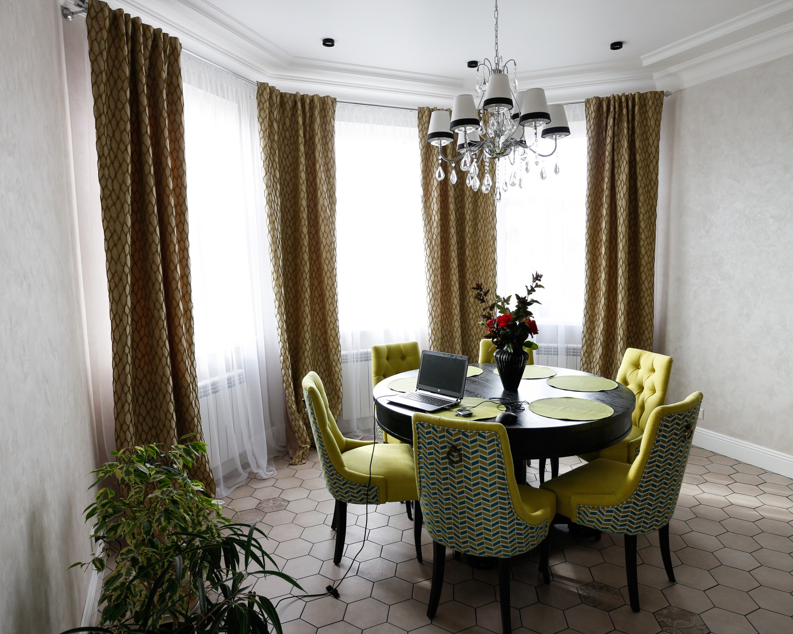 Интерьер двухэтажного дома в пригороде