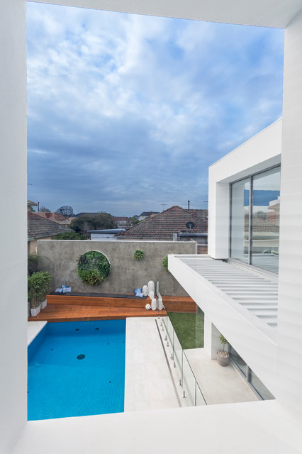 STRATHMORE modern-pools