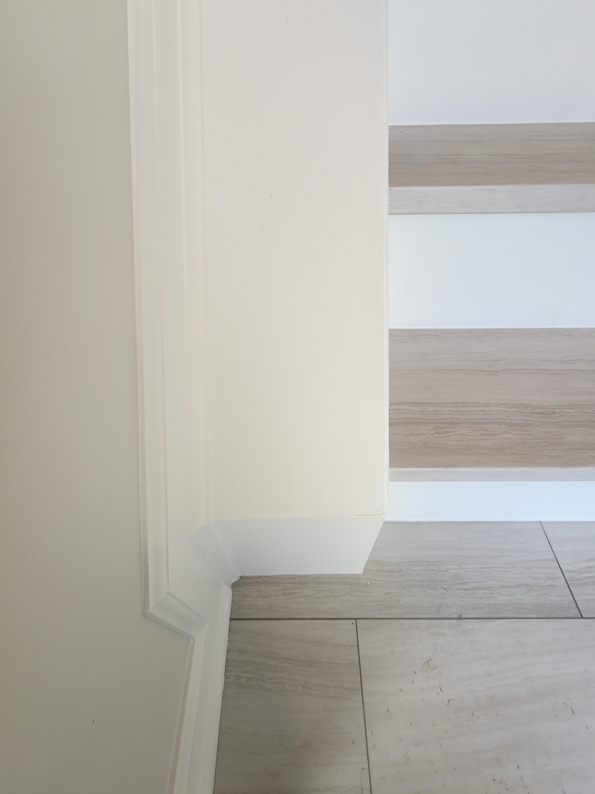 Sturdy indoor guardrail
