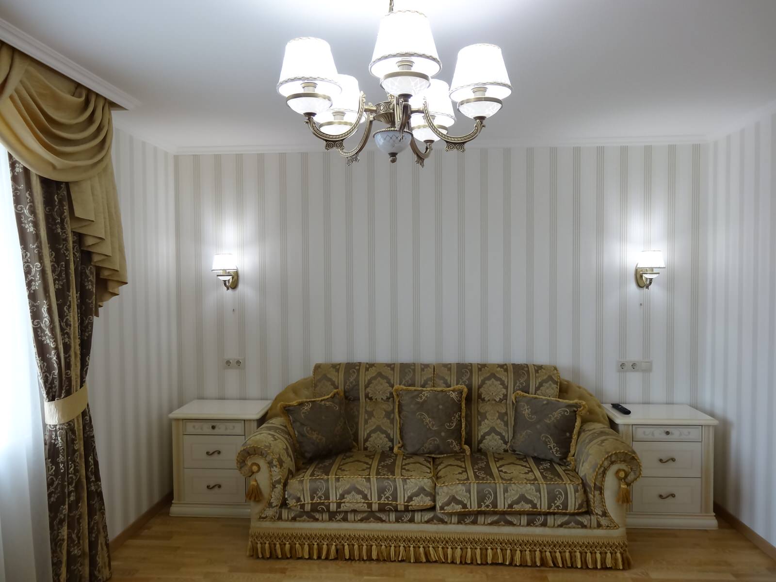 Благородная классика. Загородный дом. Гостевая комната.