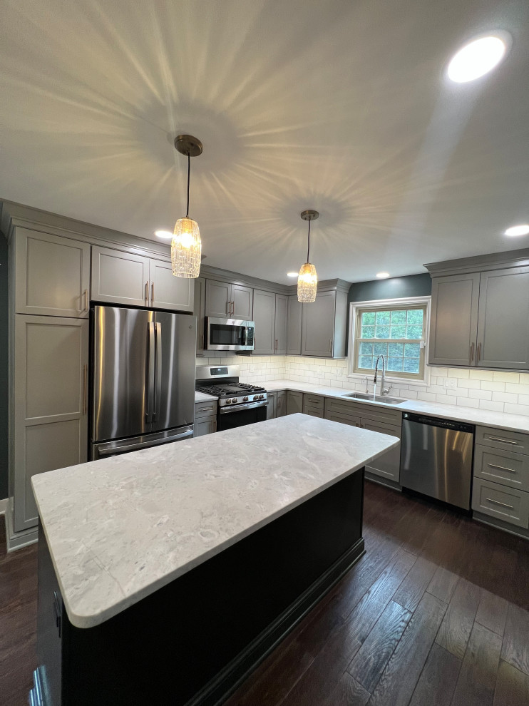Kitchen - transitional kitchen idea