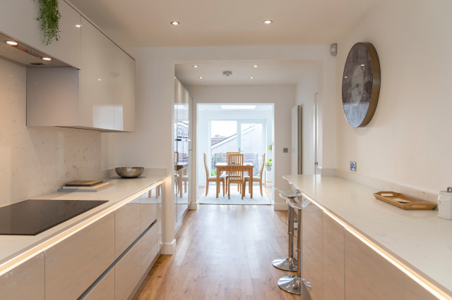 Timeless Handleless Kitchen moderne-koekken