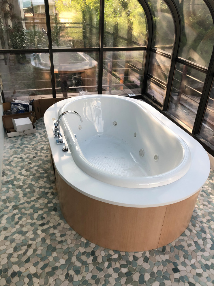 Idee per una piccola stanza da bagno padronale design con vasca freestanding