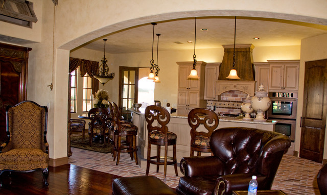 Example of a tuscan home design design in Austin