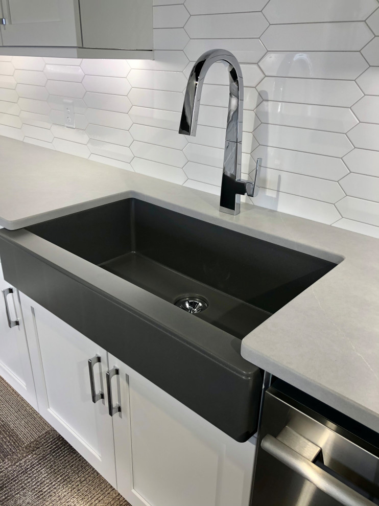 Kitchen - transitional kitchen idea