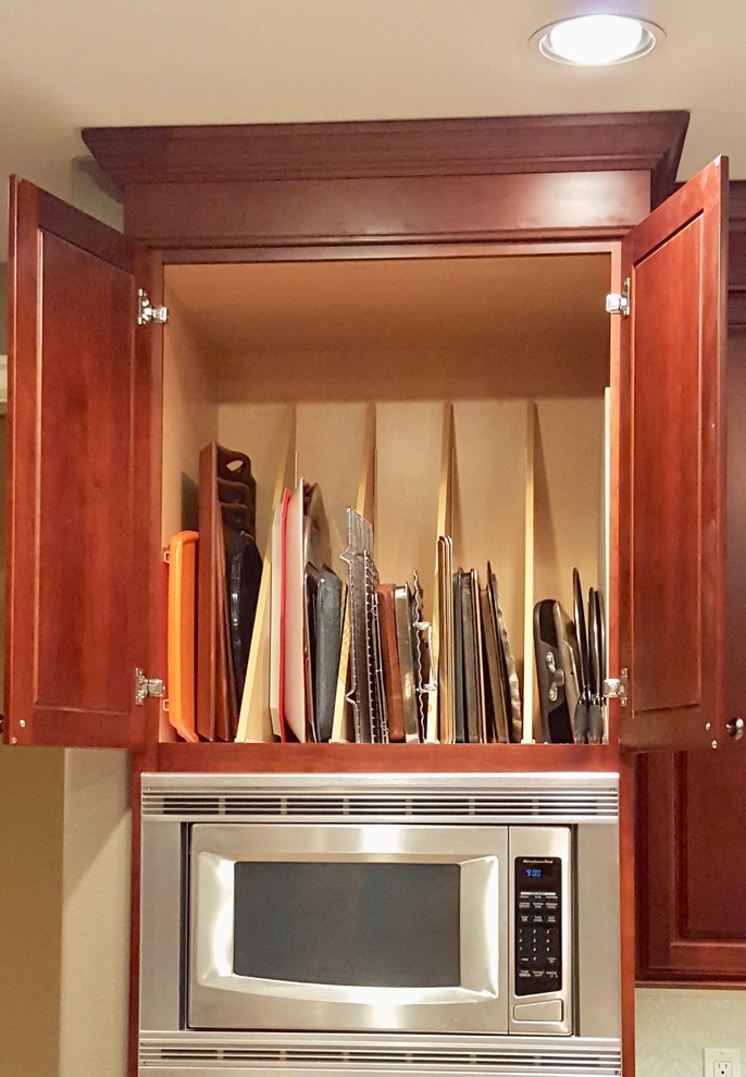 Large transitional u-shaped eat-in kitchen photo with raised-panel cabinets, medium tone wood cabinets, granite countertops, beige backsplash, ceramic backsplash and stainless steel appliances