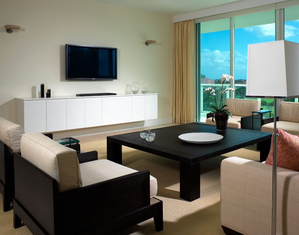 This is an example of a contemporary living room in Miami.