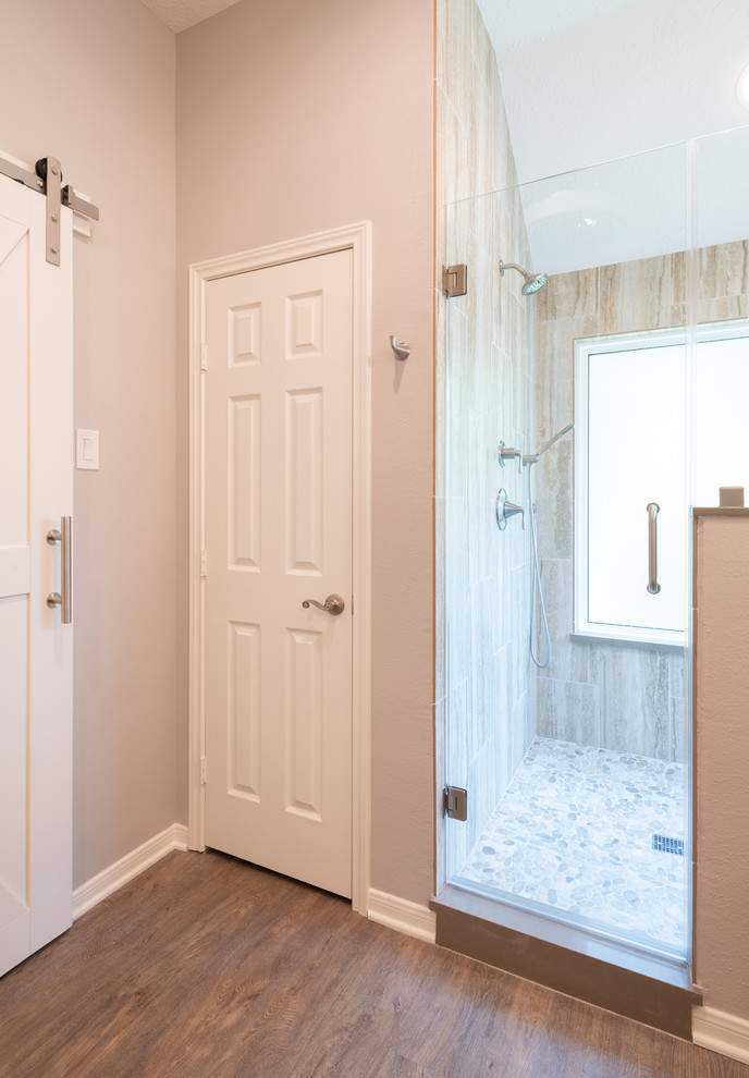 Home design - transitional home design idea in Houston
