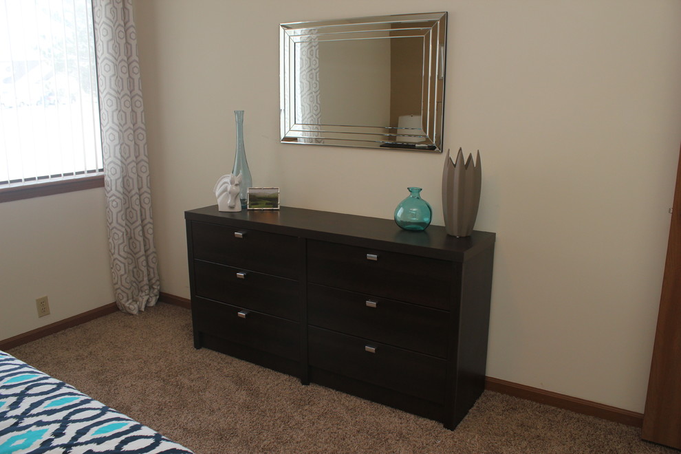 Bedroom - small transitional master carpeted bedroom idea with beige walls