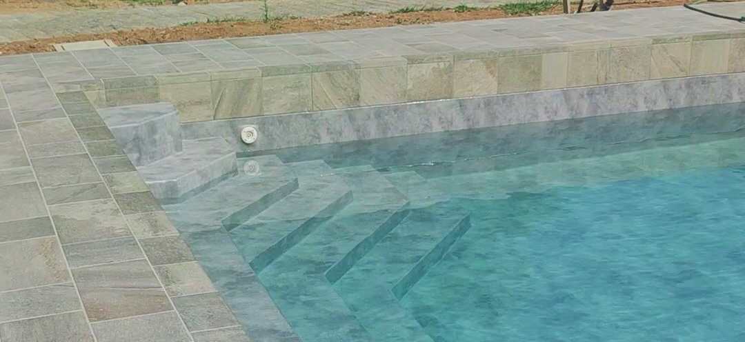 PISCINA PER GLI SPORTIVI e per gli amanti del sole.