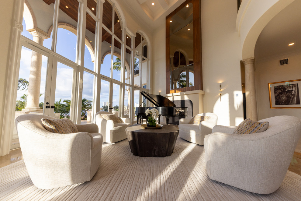 Transitional home design photo in Miami
