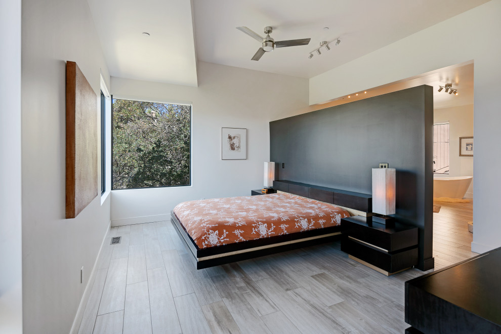 Foto di una camera matrimoniale design di medie dimensioni con pareti nere, pavimento in gres porcellanato e pavimento grigio
