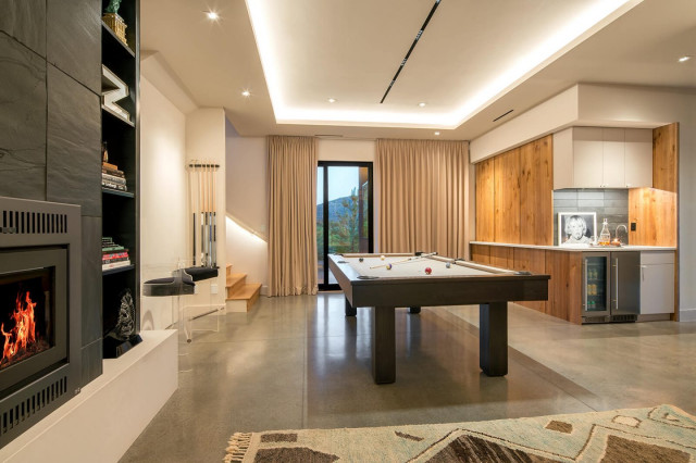 Private Residence mid-century-wohnzimmer