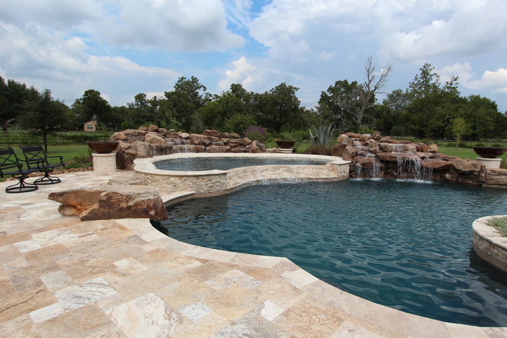 Example of a large transitional pool design in Houston