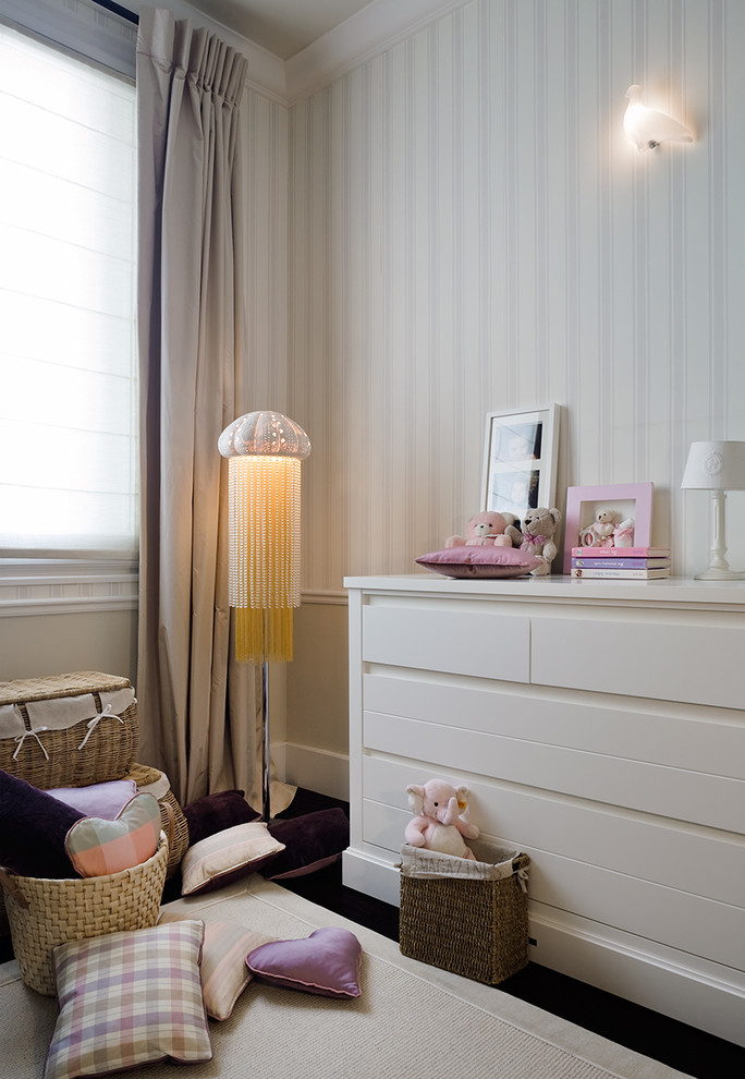 This is an example of a small transitional gender-neutral nursery in Paris.