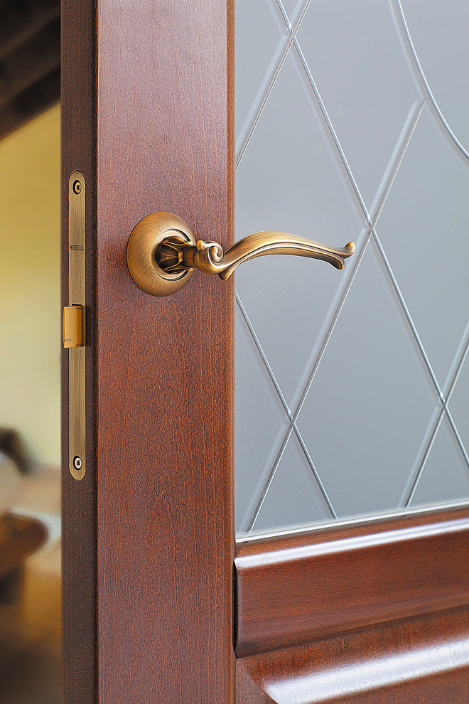 Alvero doors in details