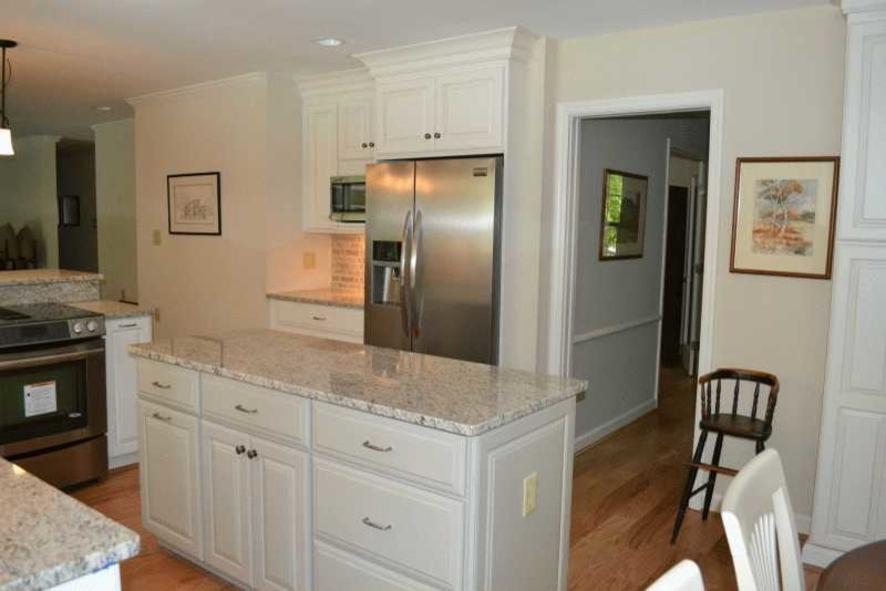 Transitional kitchen in Raleigh.