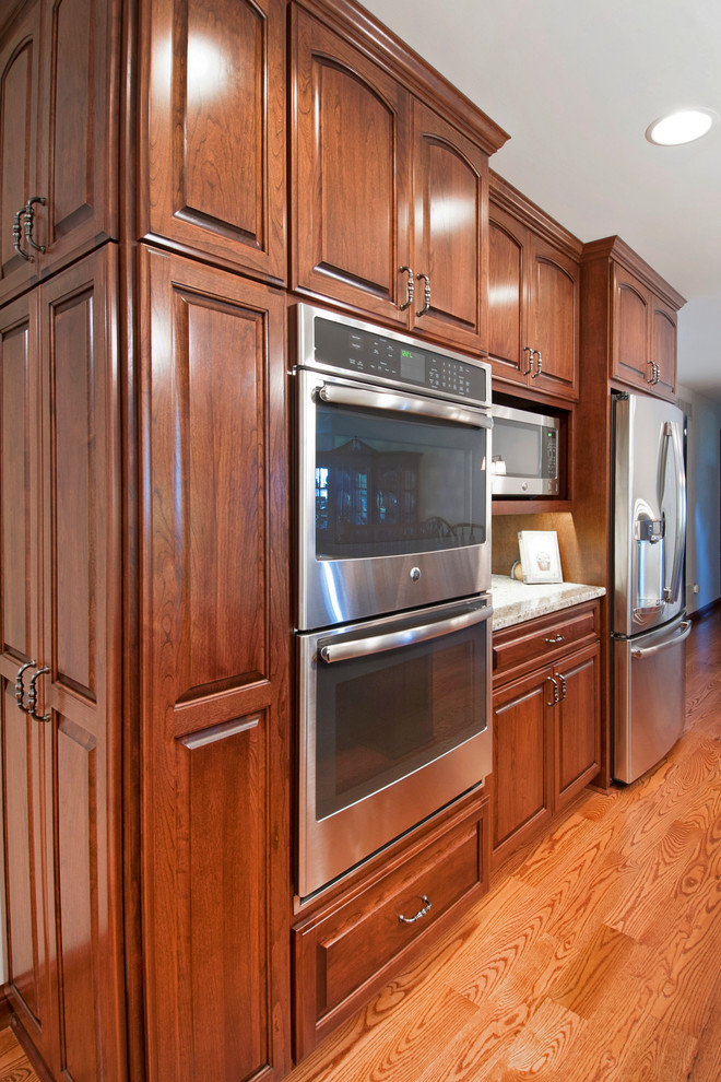 Inspiration for a transitional kitchen remodel in Columbus