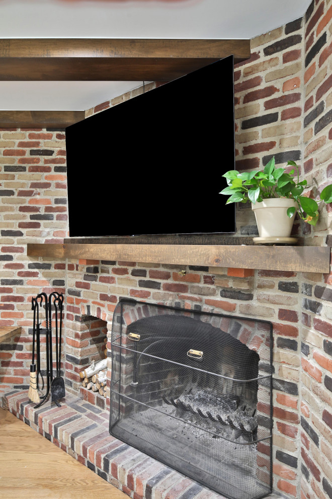Example of a transitional living room design in Columbus