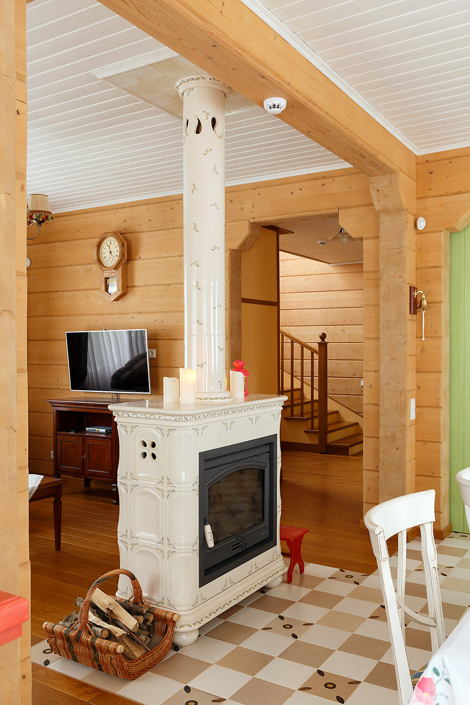 Гармоничный интерьер в традициях русского стиля.