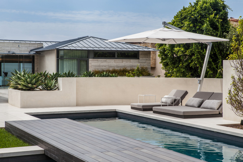 Example of a transitional home design design in Orange County