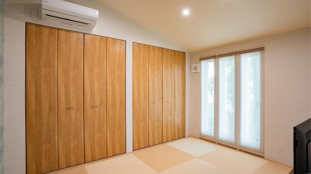寝室 japanisch-modern-schlafzimmer