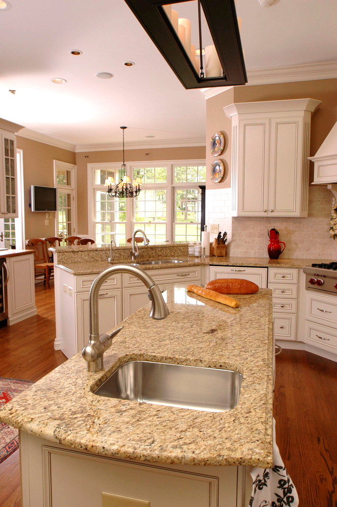 Williamsburg Cream with glaze kitchen