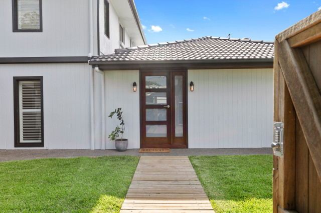 Modern Road Renovation modern-entry