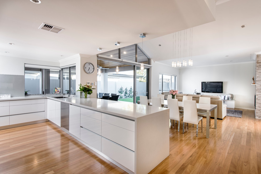 This is an example of a contemporary kitchen in Perth.