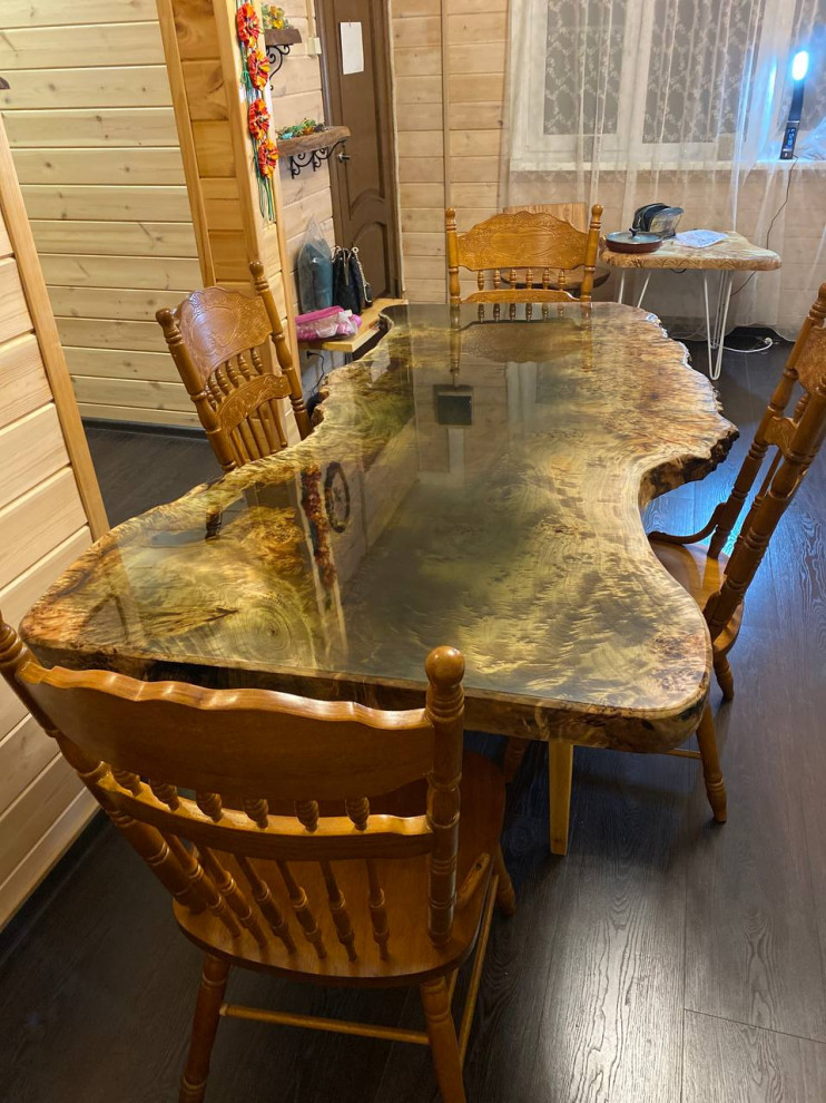 Обеденный стол из слэба капового тополя