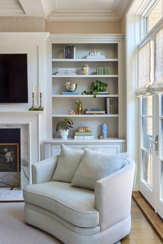 Example of a transitional home design design in Chicago